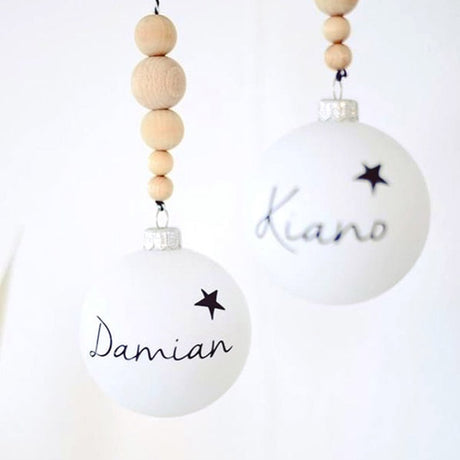 weihnachtskugeln-mit-namen-holzkugeln